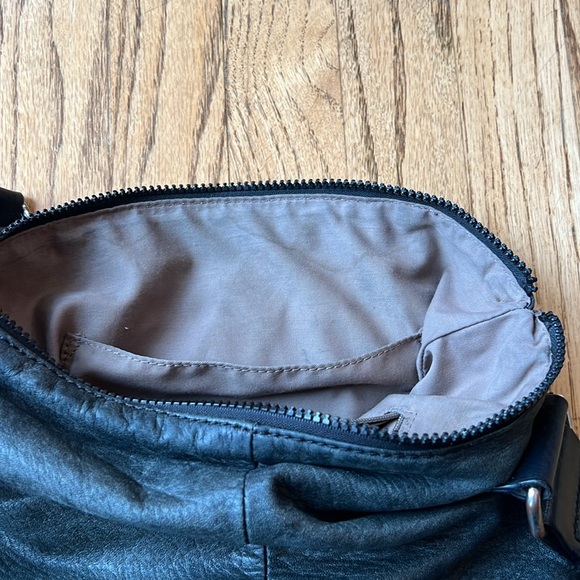 Margot purse leather black worn in look adjustable strap zip up - Picture 9 of 10